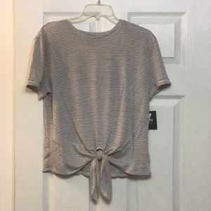 by & by Short Sleeve Tie Front Shirt Size L